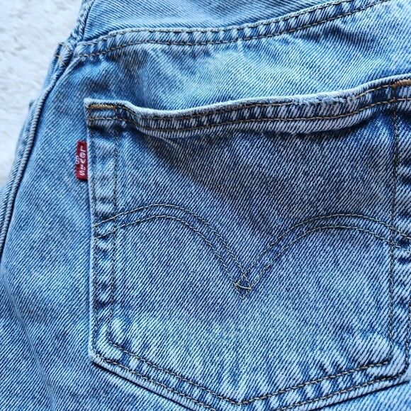 LEVIS 501 Womens High Rise Cut Off Denim Shorts Size 28 Light Wash Frayed... - Picture 9 of 9